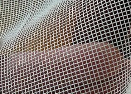 Antykorozyjna siatka z włókna szklanego Siatka przeciw owadom 18 × 16 Siatka do drzwi okiennych