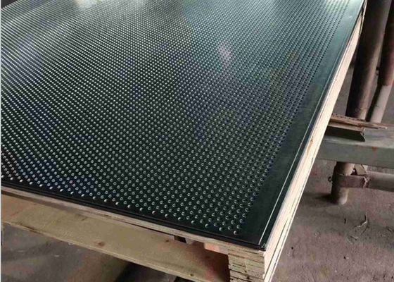 Perforowane metalowe panele ekranowe o grubości od 0,2 do 125 mm, dobrze oświetlone